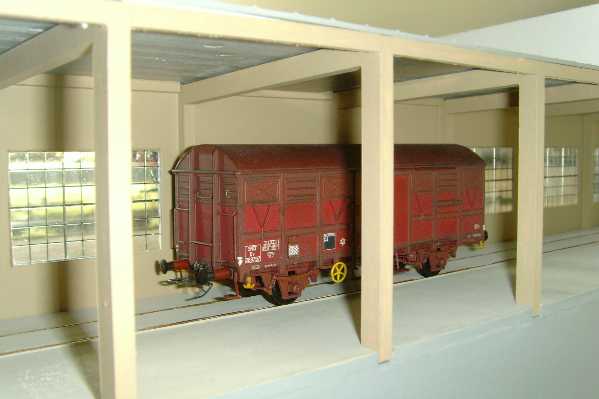 Waggon in der Verladehalle