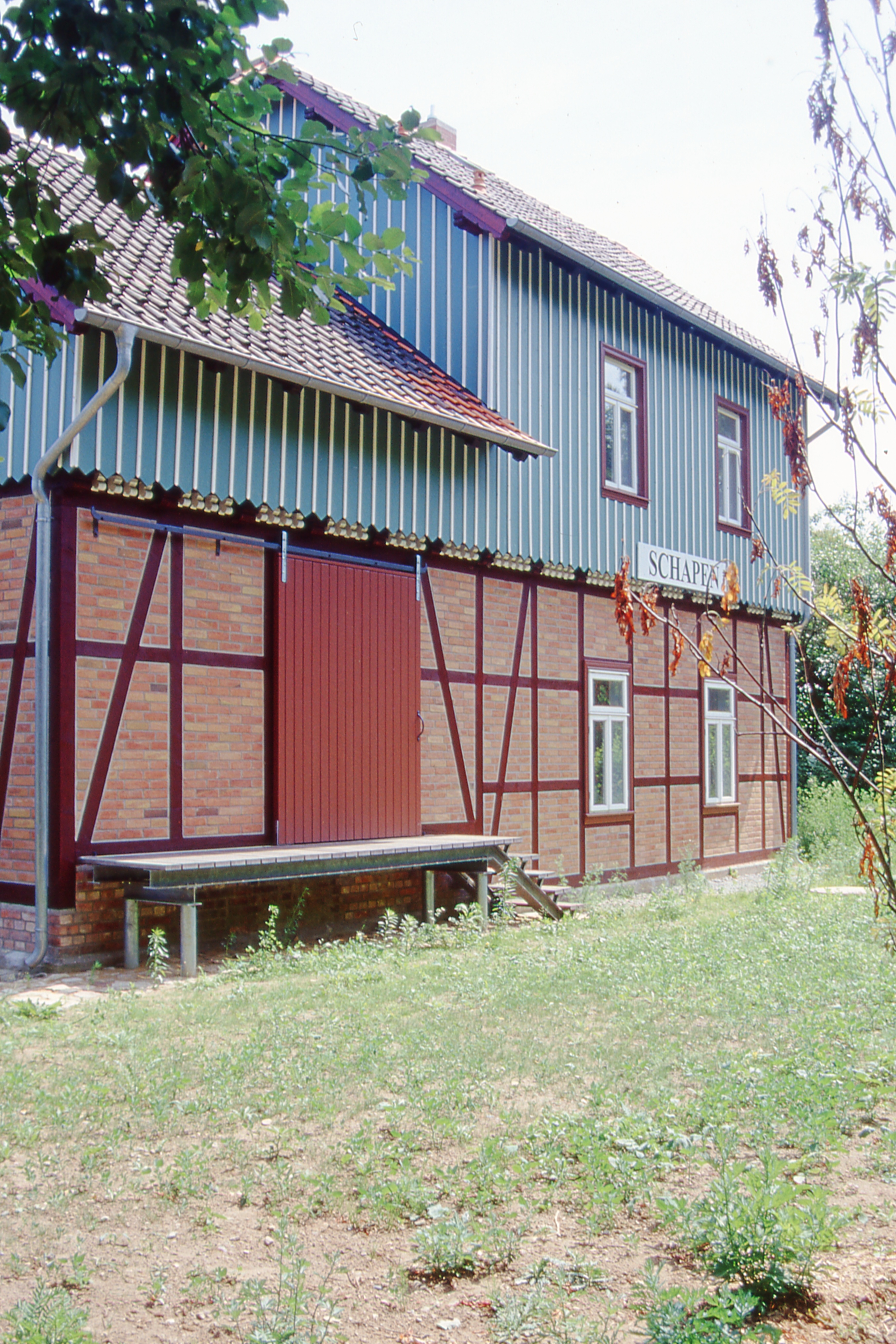 Empfangsgeb�ude Schapen, Gleisseite
