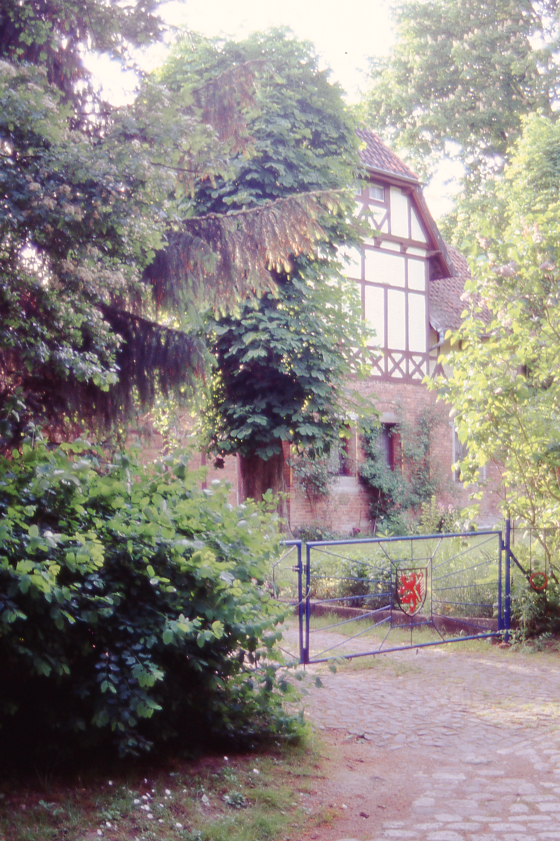 Empfangsgeb�ude, Stra�enseite